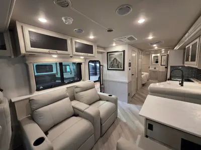 2026 Holiday Rambler Invicta 33HB photo 11