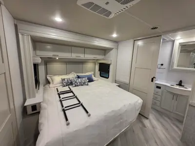 2026 Holiday Rambler Invicta 33HB photo 21