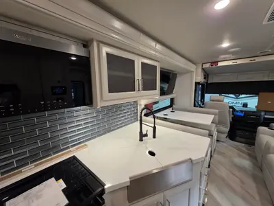 2026 Holiday Rambler Invicta 33HB photo 17