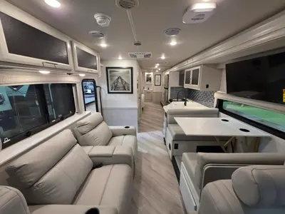 2026 Holiday Rambler Invicta 33HB photo 10