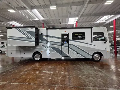 2026 Holiday Rambler Invicta 33HB photo 5