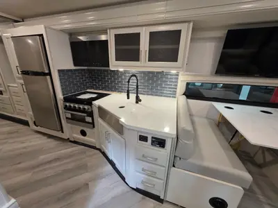2026 Holiday Rambler Invicta 33HB photo 14