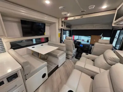 2026 Holiday Rambler Invicta 33HB photo 13