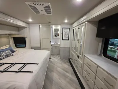 2026 Holiday Rambler Invicta 33HB photo 20