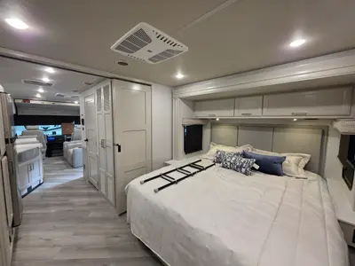 2026 Holiday Rambler Invicta 33HB photo 23