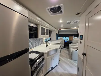 2026 Holiday Rambler Invicta 33HB photo 32