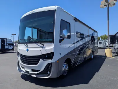 2026 Holiday Rambler Invicta 33HB photo 4