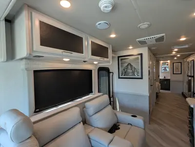 2026 Holiday Rambler Invicta 33HB photo 15