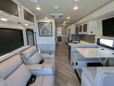 2026 Holiday Rambler Invicta 33HB photo 12