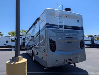 2026 Holiday Rambler Invicta 33HB photo 5
