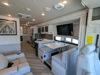 2026 Holiday Rambler Invicta 33HB photo 10