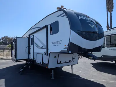 Used 2020 Forest River Flagstaff Super Lite 528IKWS