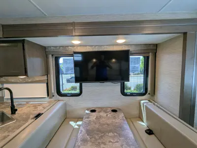 2022 Thor Motor Coach A.C.E. 32.3 photo 18