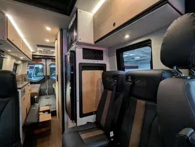 2026 Storyteller Overland Crew Mode XL photo 15