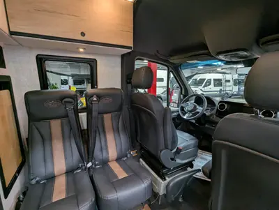 2026 Storyteller Overland Crew Mode XL photo 10