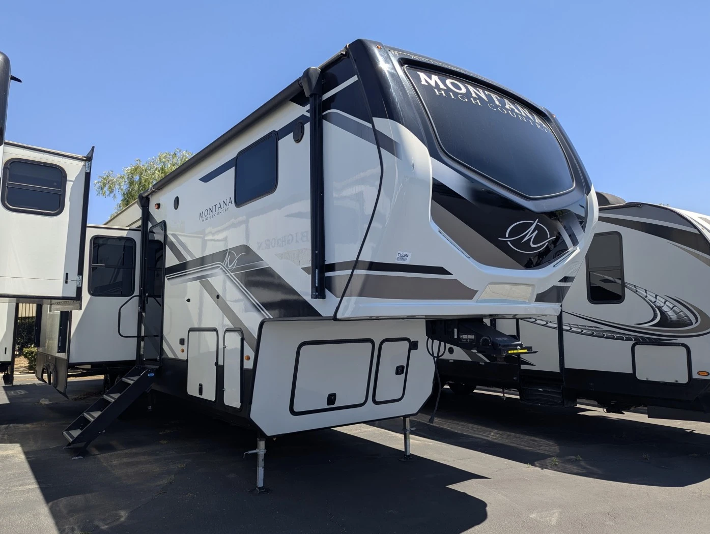 2024 Keystone Montana High Country 351BH exterior