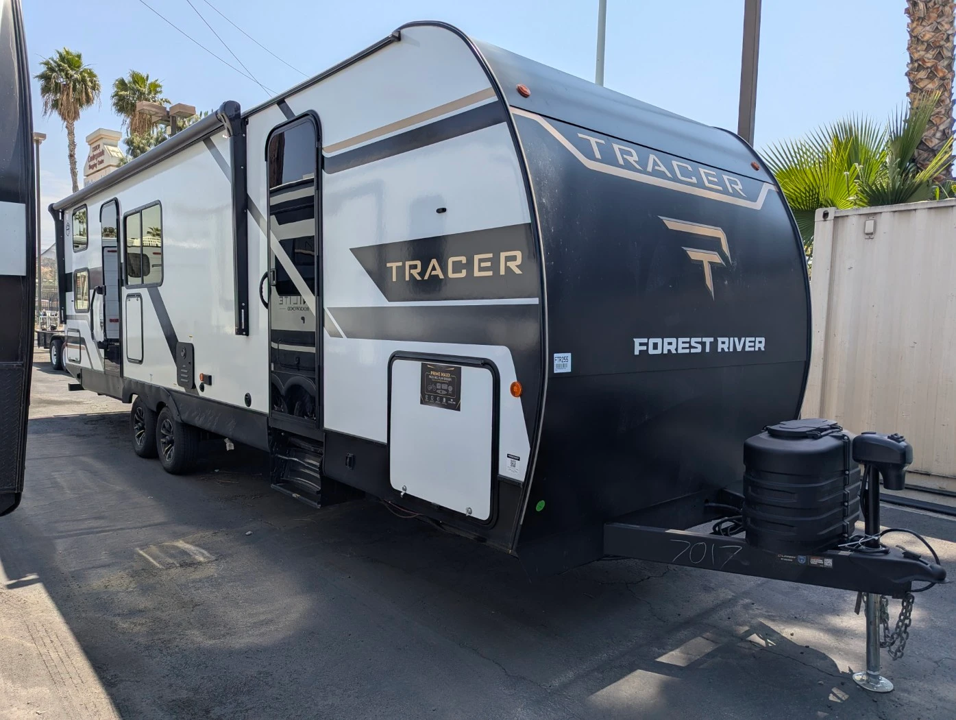 2026 Prime Time Tracer 275BH exterior