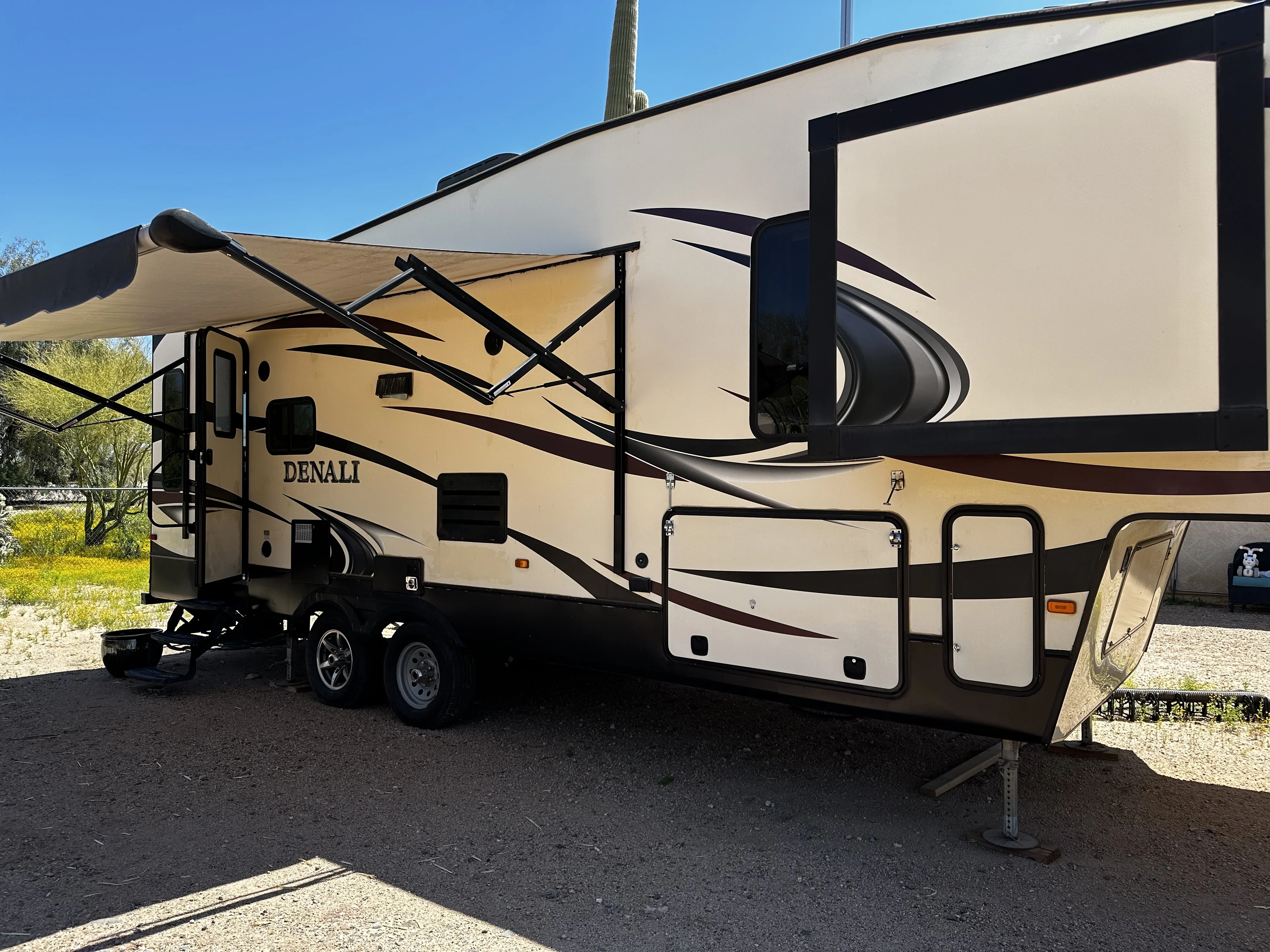 2015 DUTCHMEN DENALI exterior