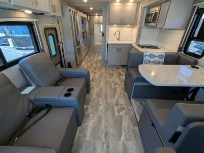 2023 Thor Motor Coach Challenger photo 30