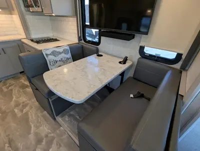 2023 Thor Motor Coach Challenger photo 32