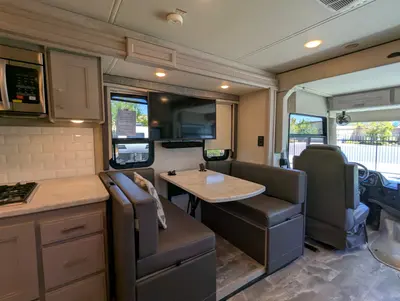 2023 Thor Motor Coach Challenger photo 18
