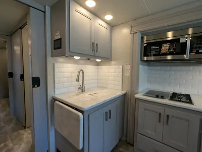 2023 Thor Motor Coach Challenger photo 20