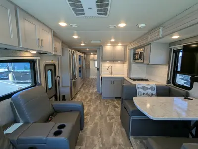 2023 Thor Motor Coach Challenger photo 31