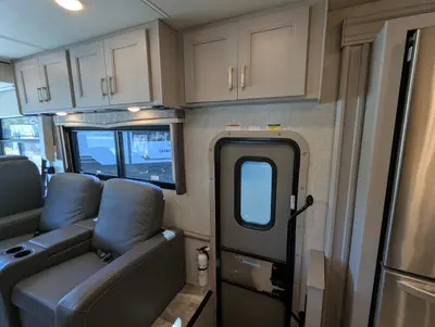 2023 Thor Motor Coach Challenger photo 24