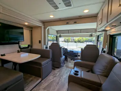 2023 Thor Motor Coach Challenger photo 17
