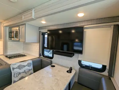 2023 Thor Motor Coach Challenger photo 33