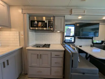 2023 Thor Motor Coach Challenger photo 19