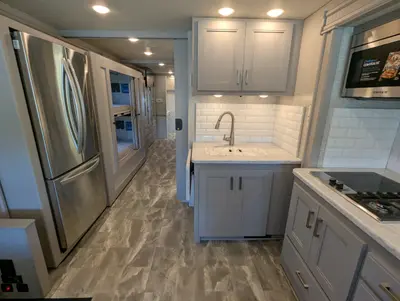 2023 Thor Motor Coach Challenger photo 34