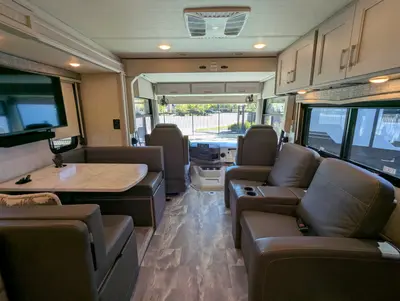 2023 Thor Motor Coach Challenger photo 25