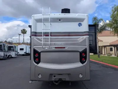 2026 Holiday Rambler Invicta 33HB photo 6