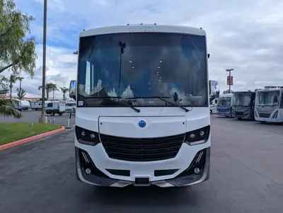 2026 Holiday Rambler Invicta 33HB photo 3