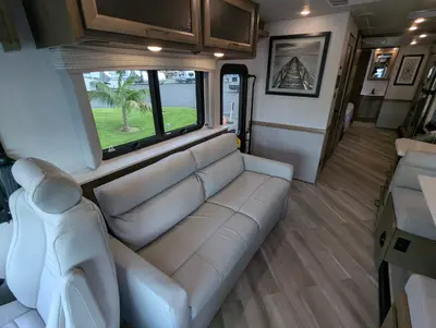 2026 Holiday Rambler Invicta 33HB photo 18