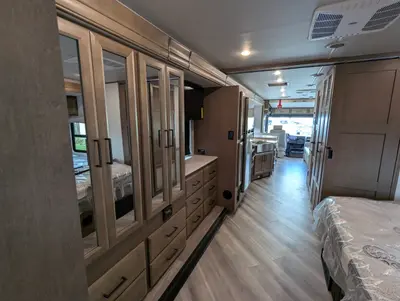 2026 Holiday Rambler Invicta 33HB photo 32