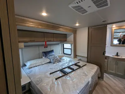2026 Holiday Rambler Invicta 33HB photo 24