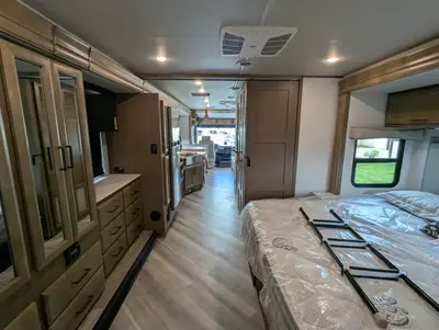 2026 Holiday Rambler Invicta 33HB photo 31