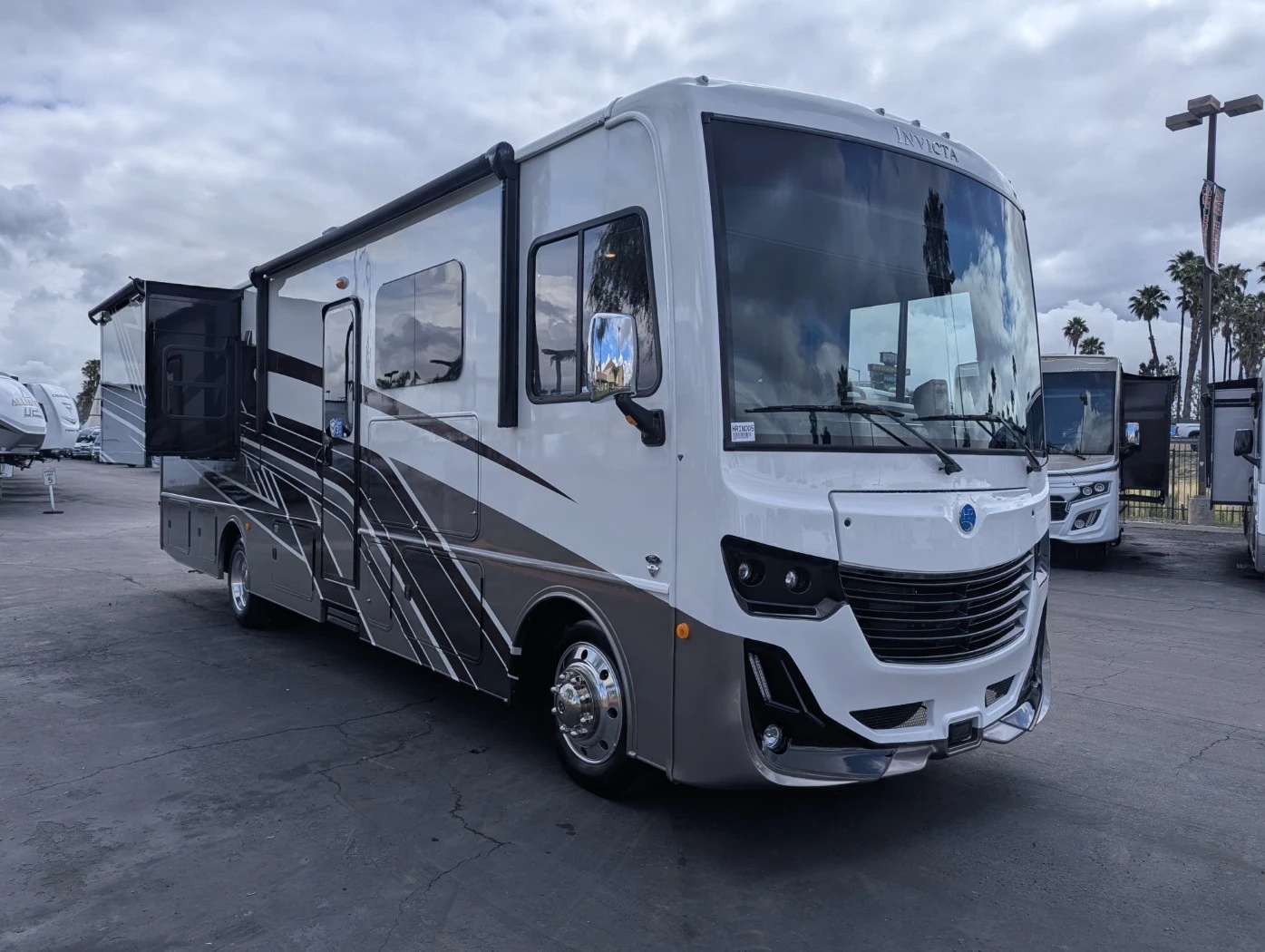 2026 Holiday Rambler Invicta 33HB exterior