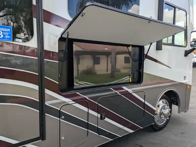 2026 Holiday Rambler Invicta 33HB photo 8
