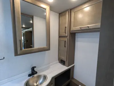 2026 Holiday Rambler Invicta 33HB photo 28