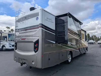 2026 Holiday Rambler Invicta 33HB photo 7