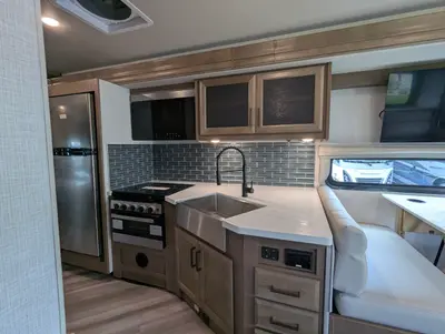 2026 Holiday Rambler Invicta 33HB photo 12