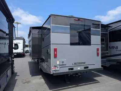 2026 Coachmen Entourage 340BH photo 9