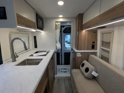2027 Thor Motor Coach Rize 18M photo 20
