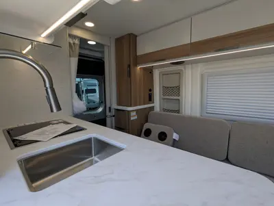 2027 Thor Motor Coach Rize 18M photo 14