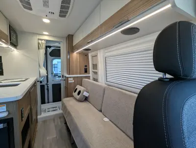 2027 Thor Motor Coach Rize 18M photo 15
