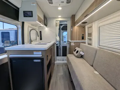2027 Thor Motor Coach Rize 18M photo 16