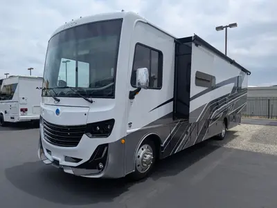 2026 Holiday Rambler Invicta 33HB photo 4